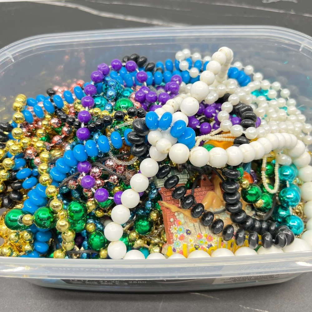BULK Mixed Jewelry Lot Necklaces Beads Chains Faux Pearls Craft Resale Classic